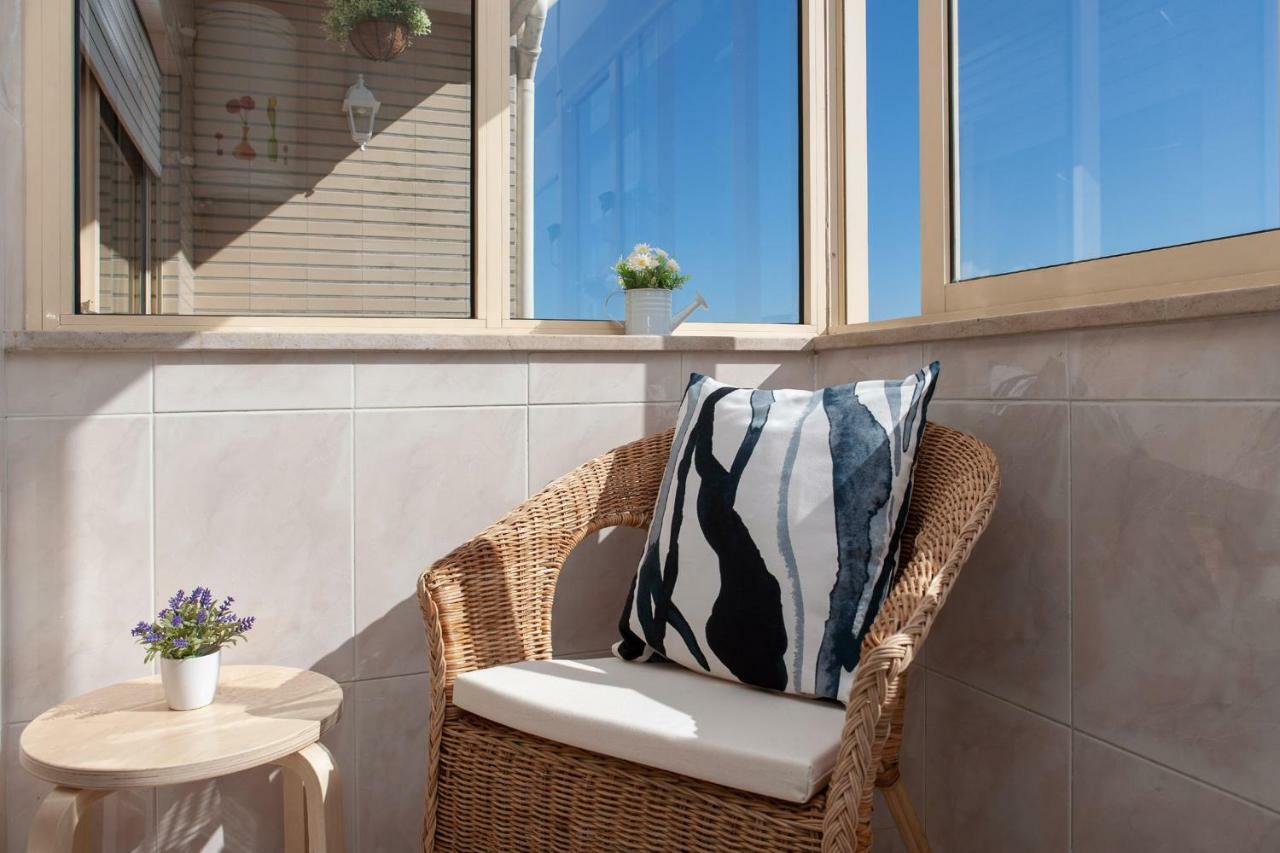 Sunny View To The Tower Apartment Porto Bagian luar foto